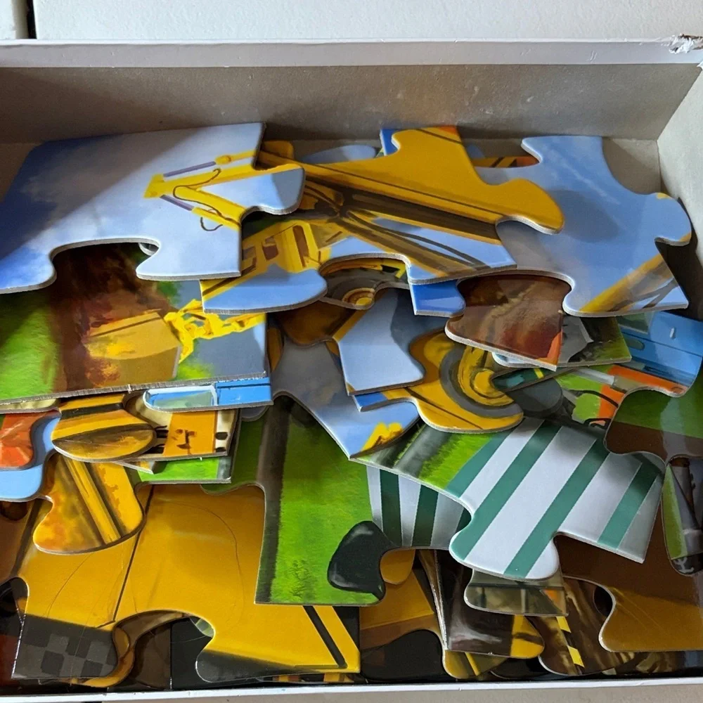 Melissa & Doug Building Site Puzzle with Yellow and Red Vehicles | EUC | Ages 4+